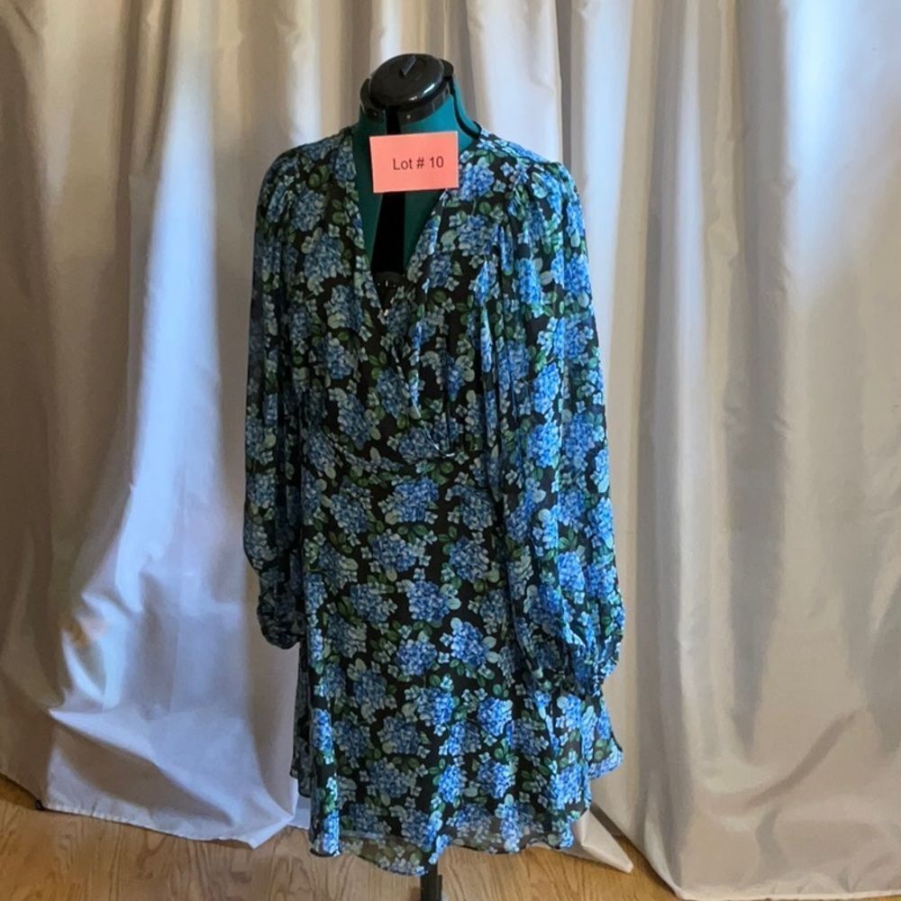 CITY CHIC size 14 long sleeved dress with beautiful blue flowers on black
